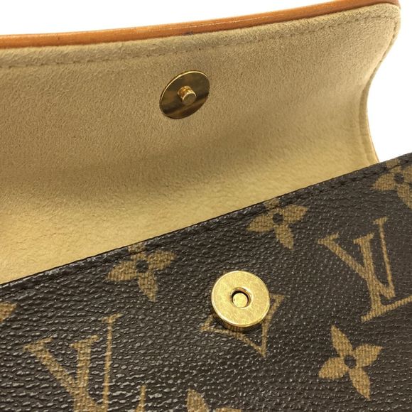 LOUIS VUITTON Florentine Clutch Bag - Picture 11 of 12